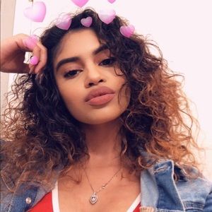 Meet your Posher, Yanelyy